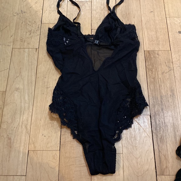 Lisanza Lingerie 4 Piece Set Sz 2 - Picture 14 of 16